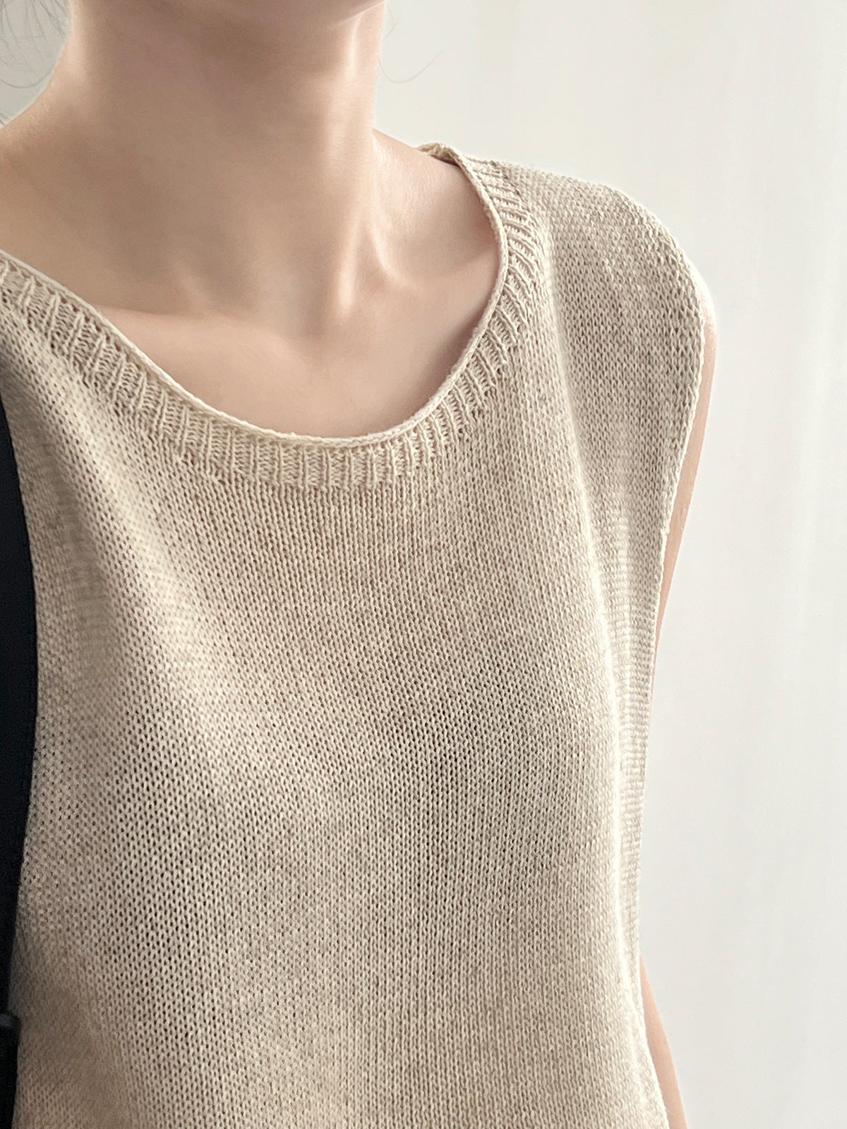U-neck knitted tank top