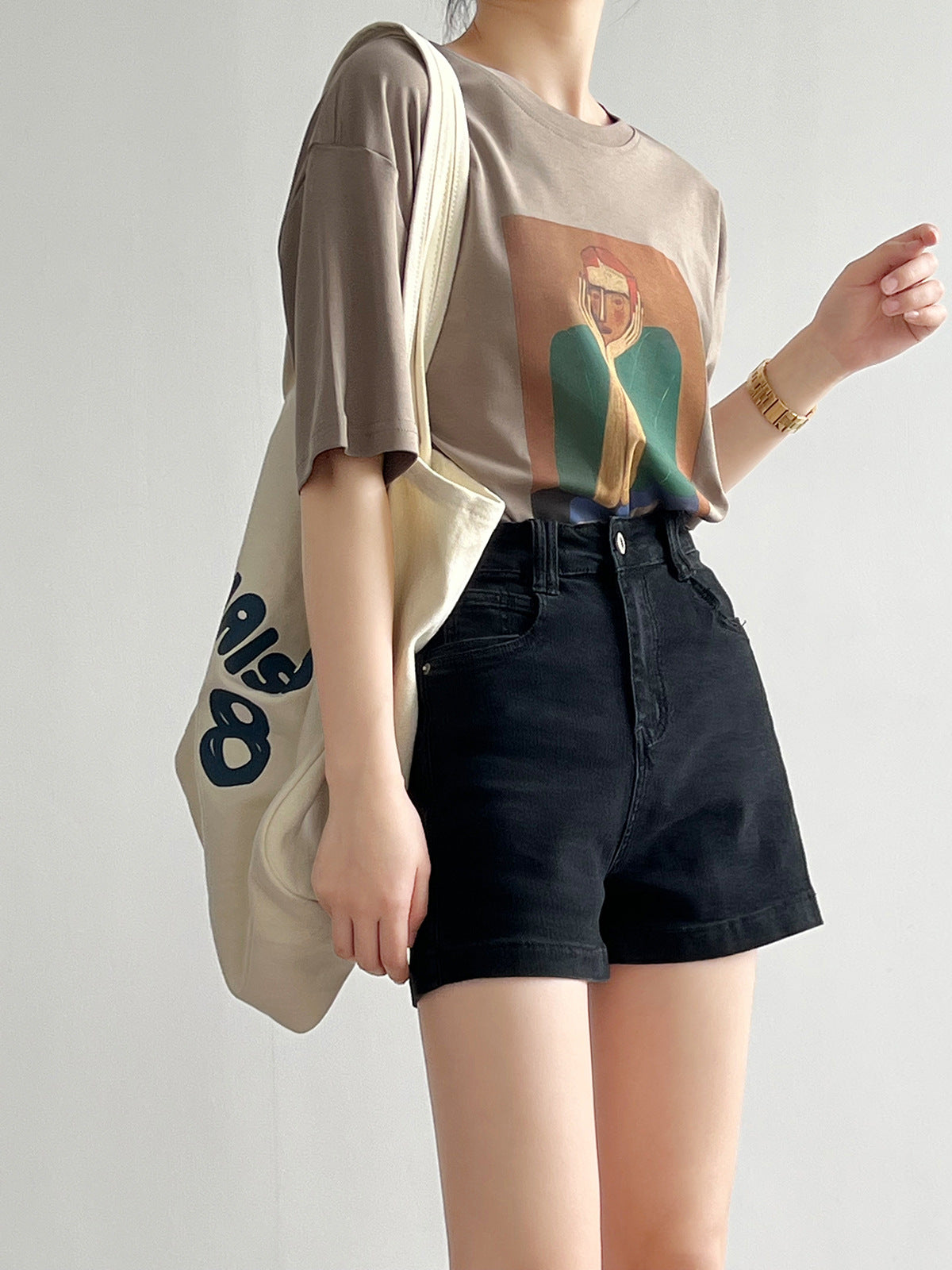 U-neck t-shirt