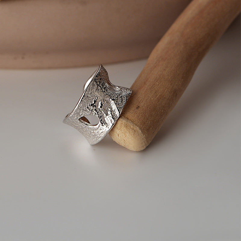 Wrinkle texture silver ear clip