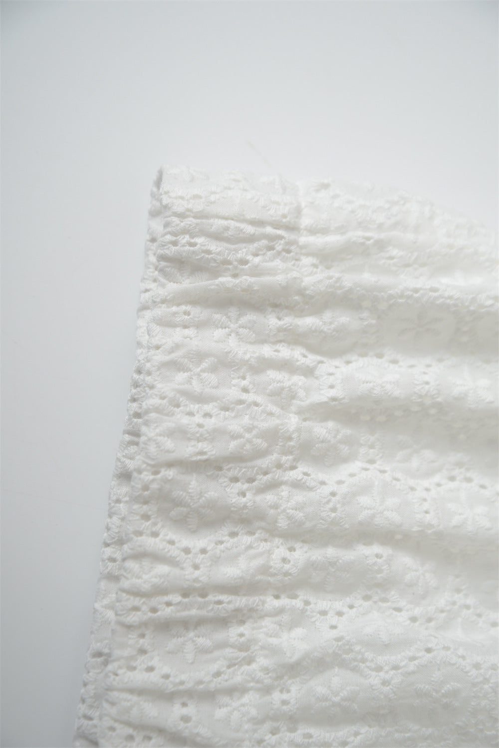 Hollowed round neck shirt