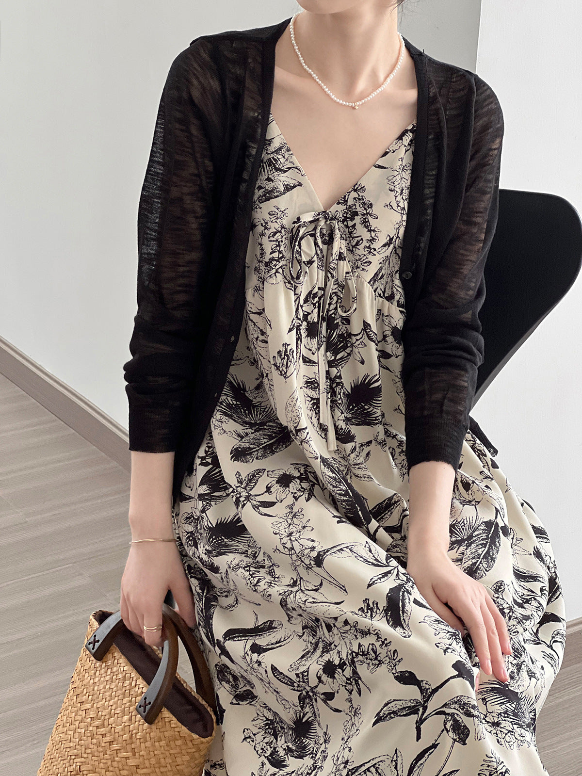 Printed v-neck suspender dress