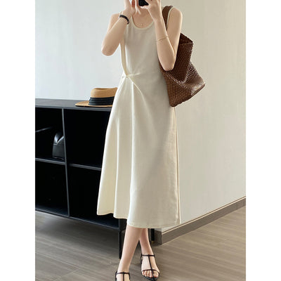 Sleeveless u-neck dress