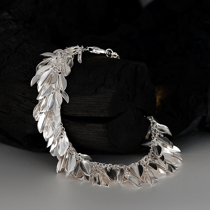 Straw skirt swaying silver bracelet