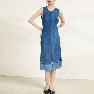 Pleated sleeveless denim long skirt